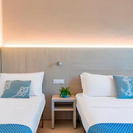 ホテル Altamarea 3*